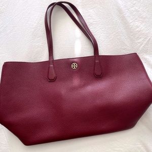Beautiful and chic Tory Burch Perry Tote in Burgundy